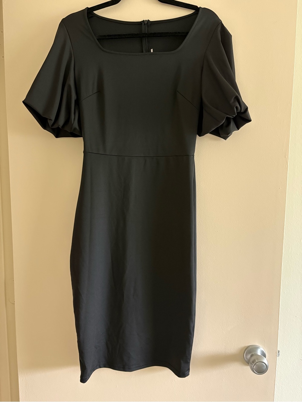 Black Short-Sleeve Sheath Dress - Classic Women's Dress